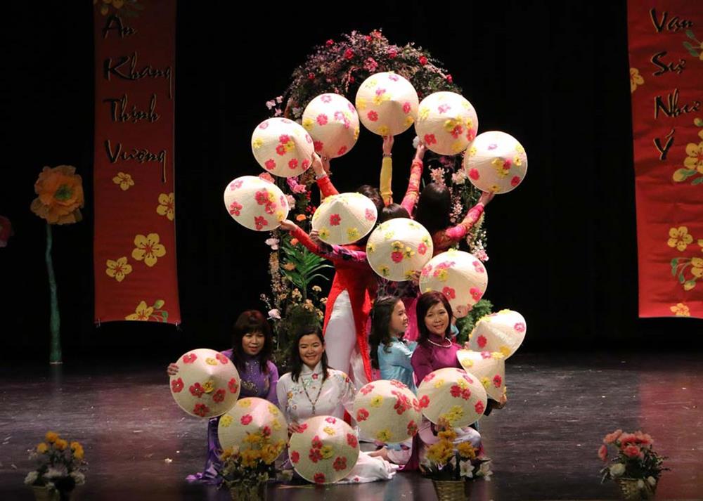 Múa nón lá Việt Nam quê hương tôi